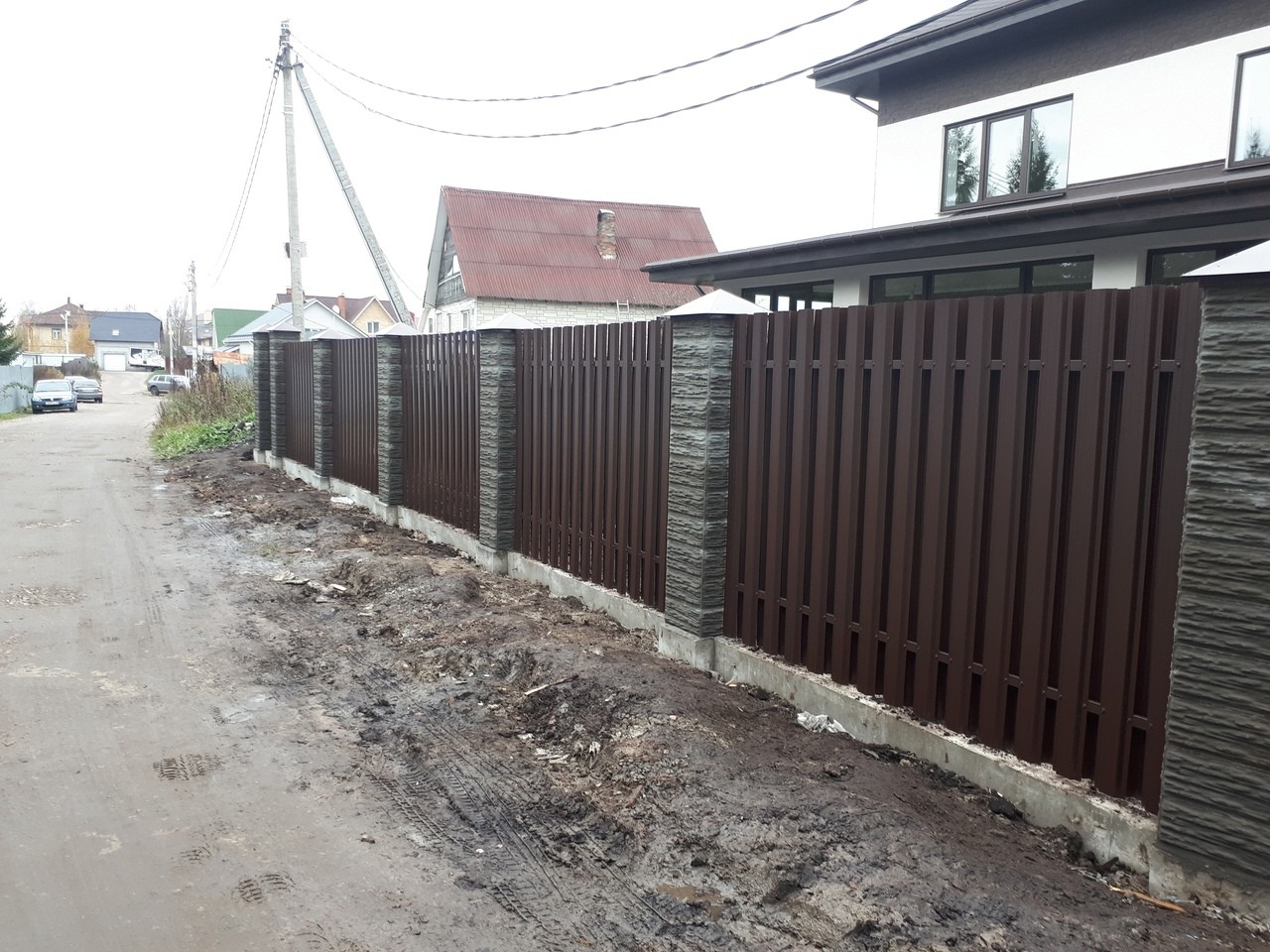 Забор шахматка 40м из штакетника столбы под камень в Сургуте