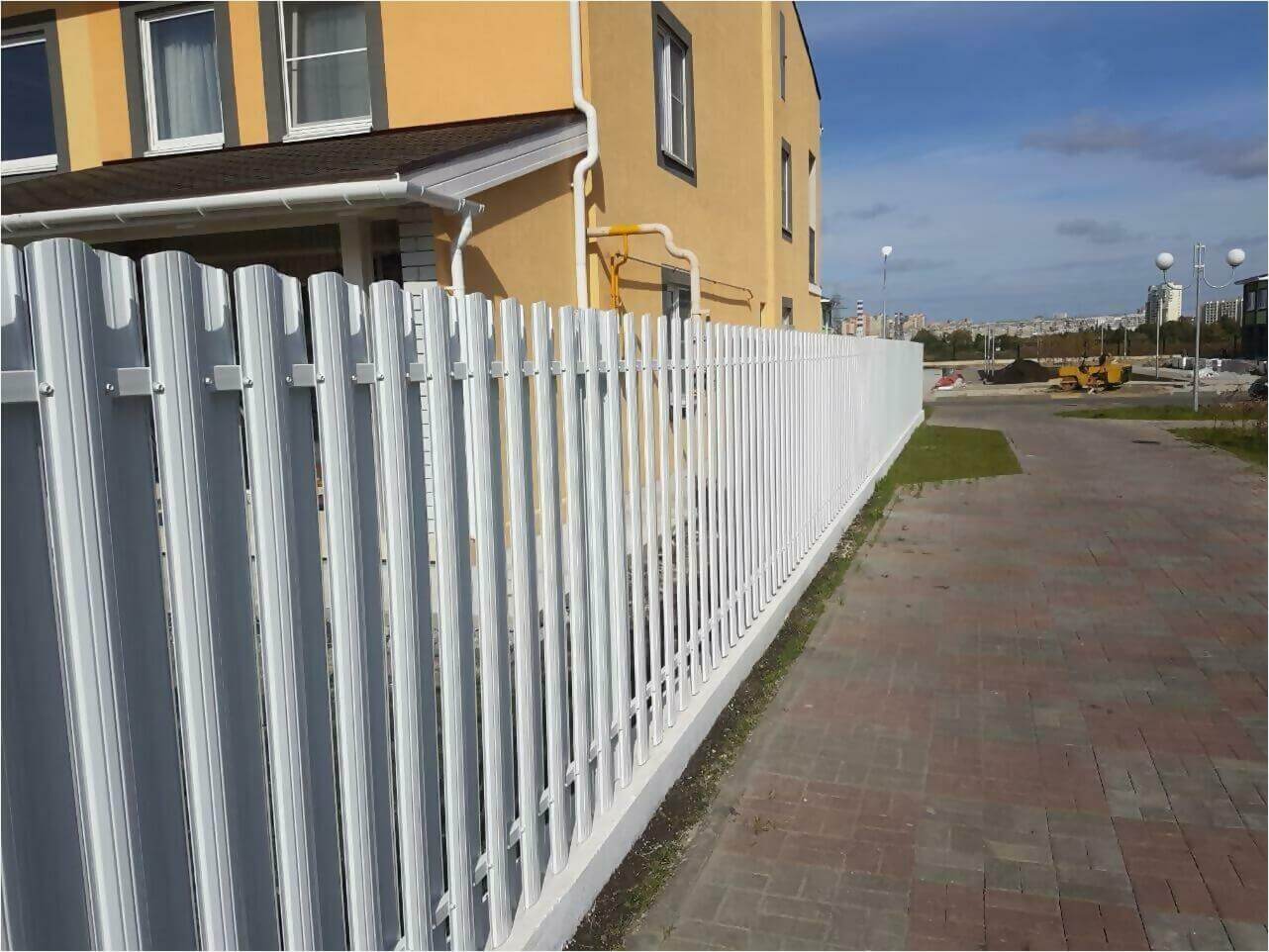 Забор из штакетника 70м фото1 в Сургуте