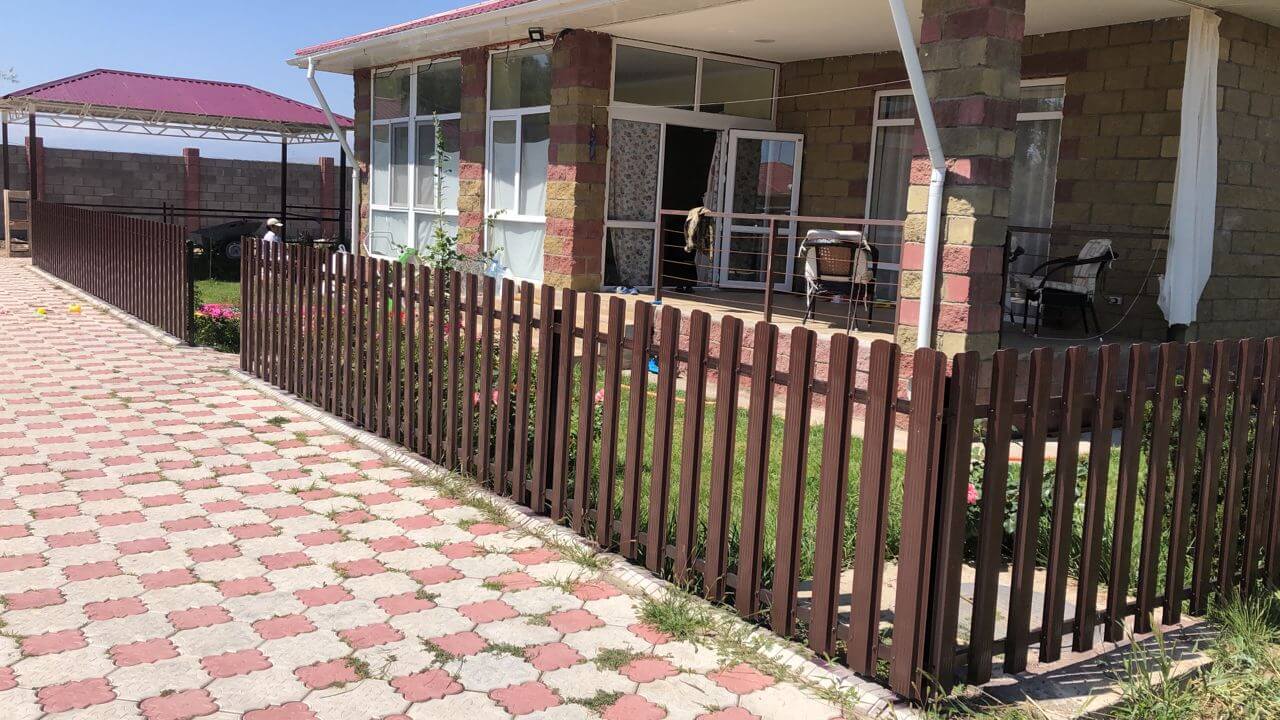 забор из штакетника шоколад фото1 в Сургуте