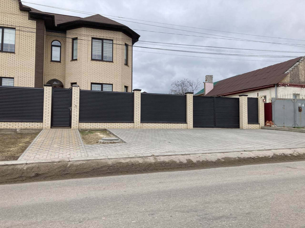 Забор с ламелями Еврожалюзи RAL8019/8019 темный Шоколад МАТТЕ фото3 в Сургуте