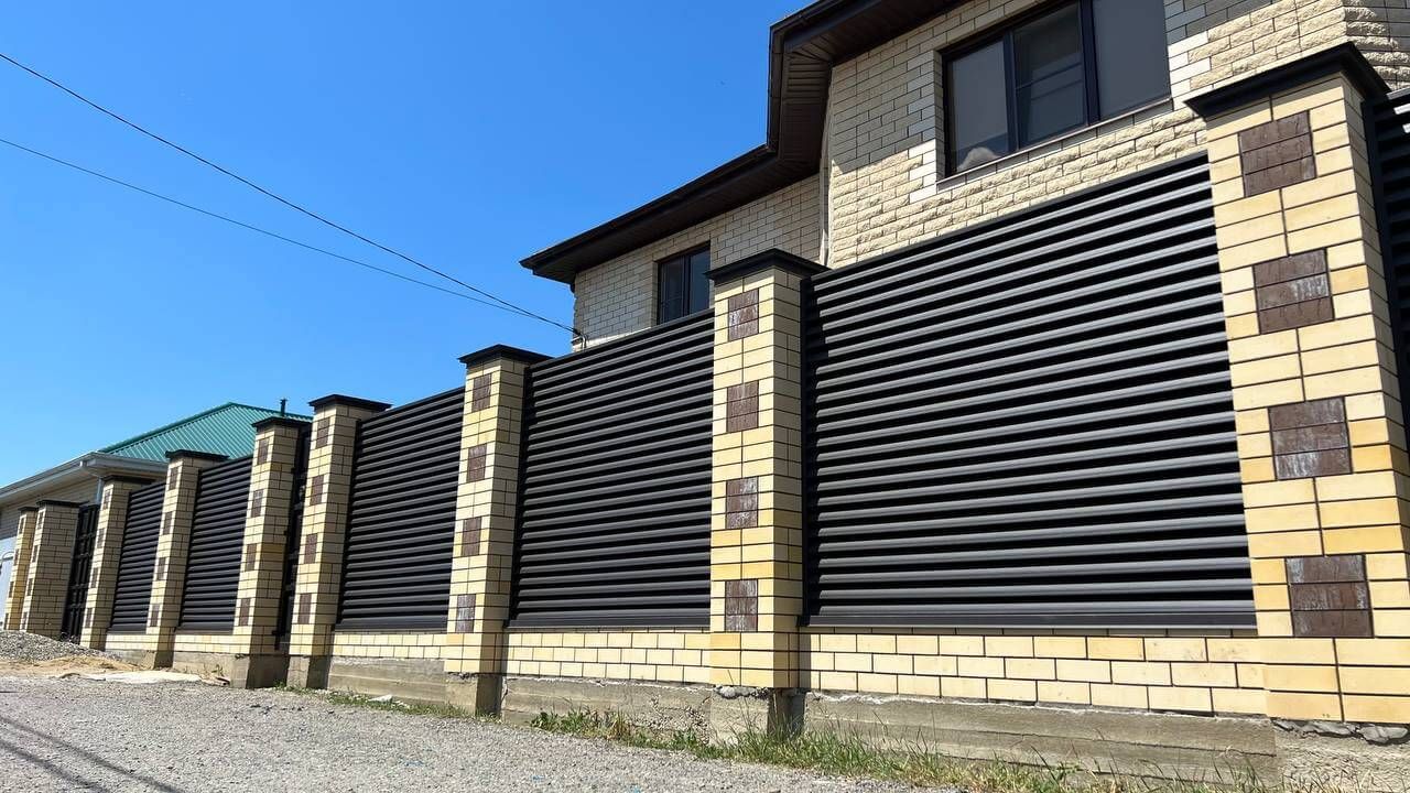 Забор-жалюзи 45м RAL8019 Темный Шоколад матовый в Сургуте