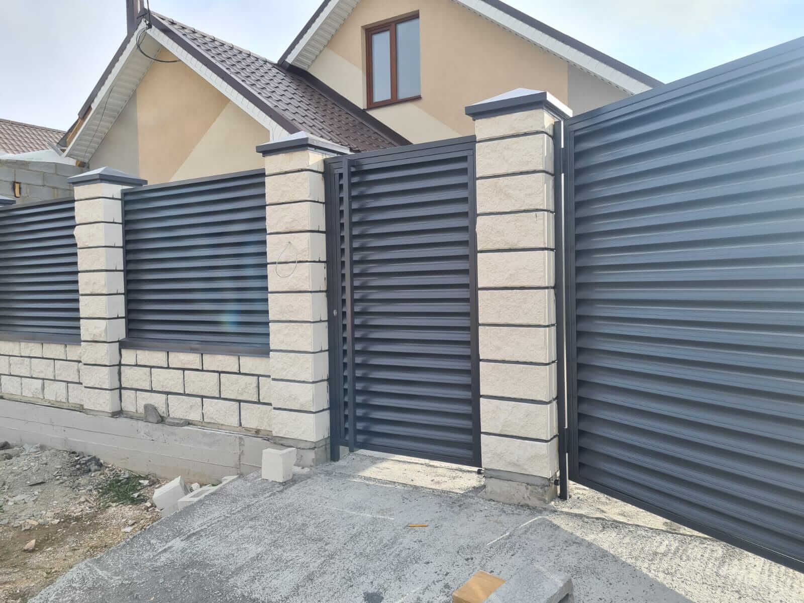 Забор из ламелей Еврожалюзи 38м RAL7024/7024 Серый Графит двусторонний фото 1 в Сургуте