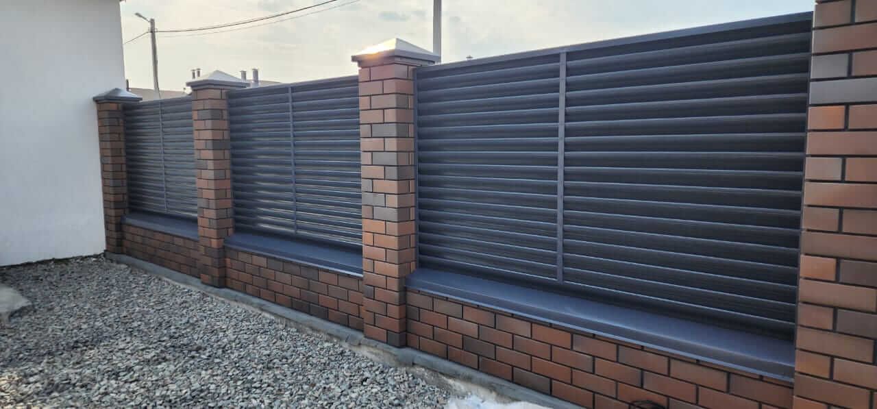 Забор из ламелей еврожалюзи 22м RAL7024/7024 Серый Графит двусторонний фото 1 в Сургуте