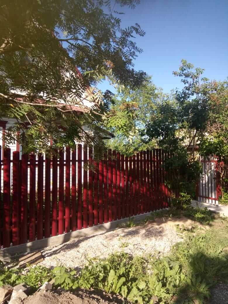 Забор из фигурного штакетника 21м RAL3005 Красное Вино фото 1 в Сургуте
