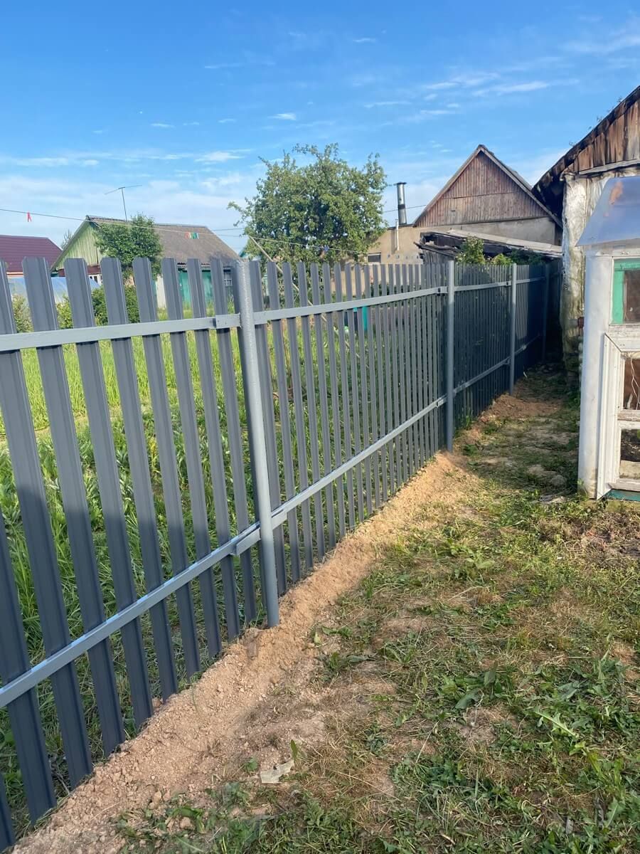 Забор из п-образного штакетника 15м RAL7024/7024 Серый Графит двусторонний в Сургуте