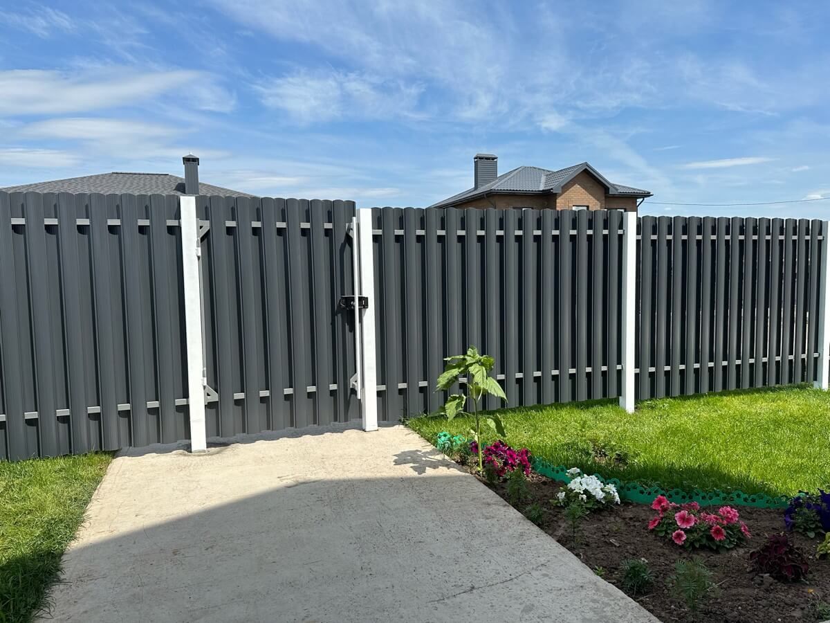 Забор из штакетника 22м RAL7024/7024 Серый Графит двусторонний фото 1 в Сургуте