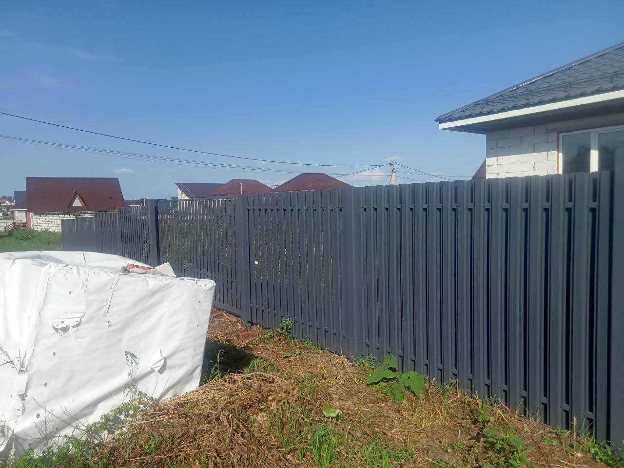 Забор из евроштакетника 21м RAL7024/7024 Серый Графит двусторонний фото 3 в Сургуте
