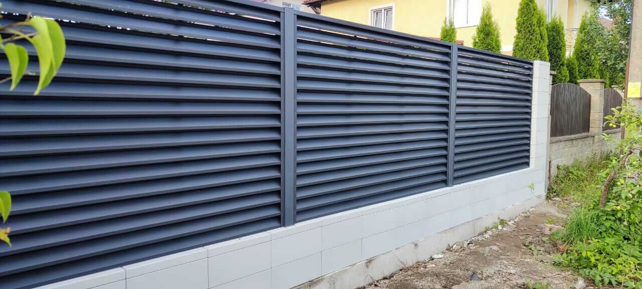 Забор-жалюзи из ламелей ЭКО-Z 17м RAL7024 Серый Графит фото 7 в Сургуте