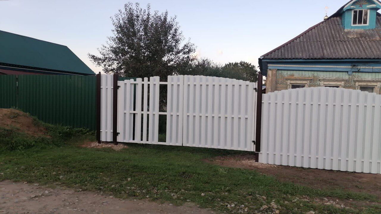 Забор из евроштакетника 24м RAL9003/9003 Белый двухсторонний фото 1 в Сургуте