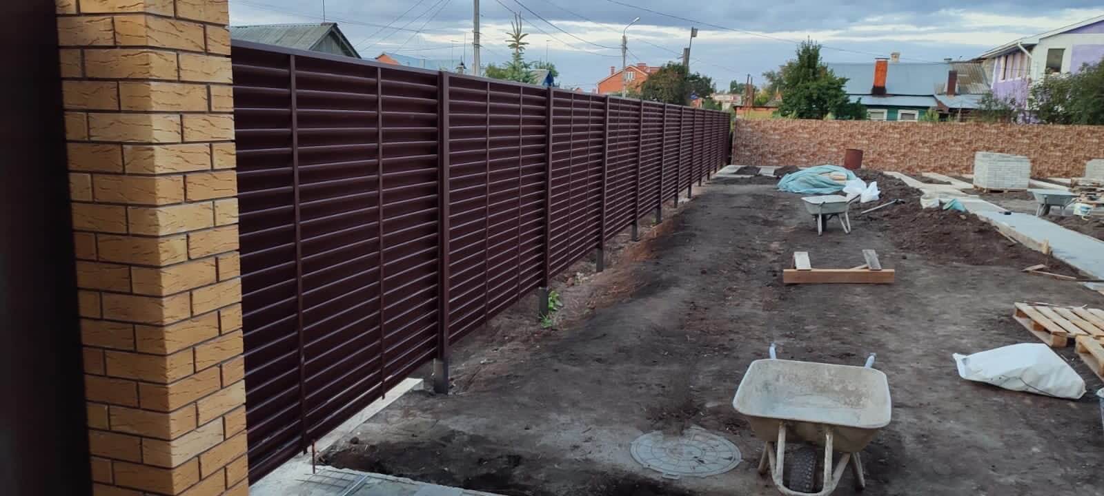 Забор из ламелей еврожалюзи 19м RAL8017/8017 Шоколад двусторонний фото 1 в Сургуте