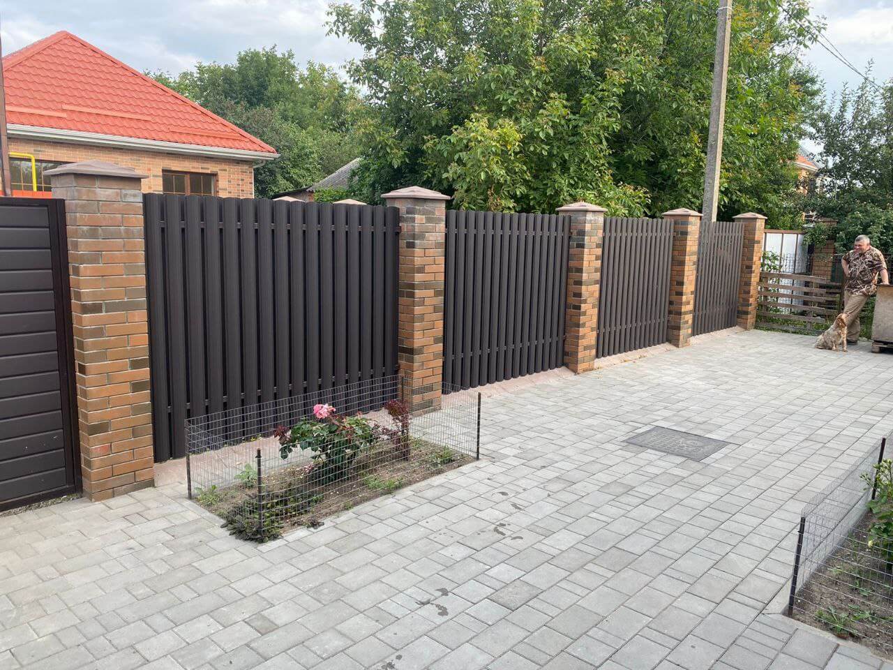 Забор из штакетника полукруглого 22м RAL8019 Темный Шоколад МАТТЕ фото 3 в Сургуте