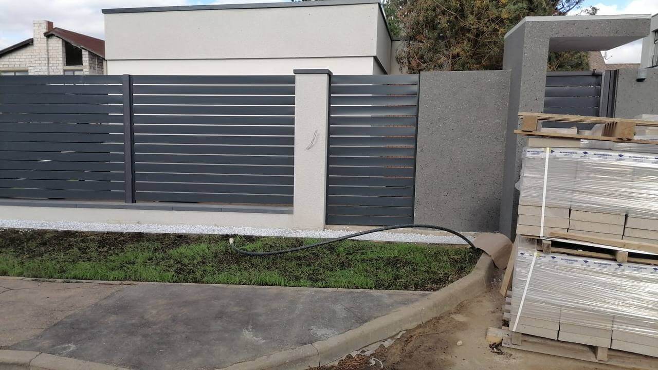 Забор-ранчо из металлопланкена 36м RAL7024 Серый Графит фото 8 в Сургуте