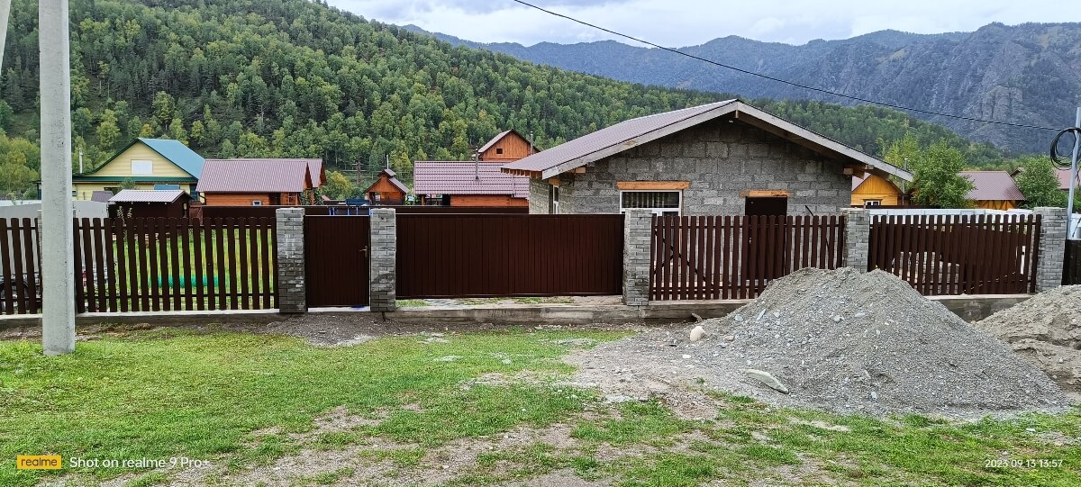 Забор из штакетника фигурного 15м RAL8017/8017 Шоколад двусторонний фото 2 в Сургуте