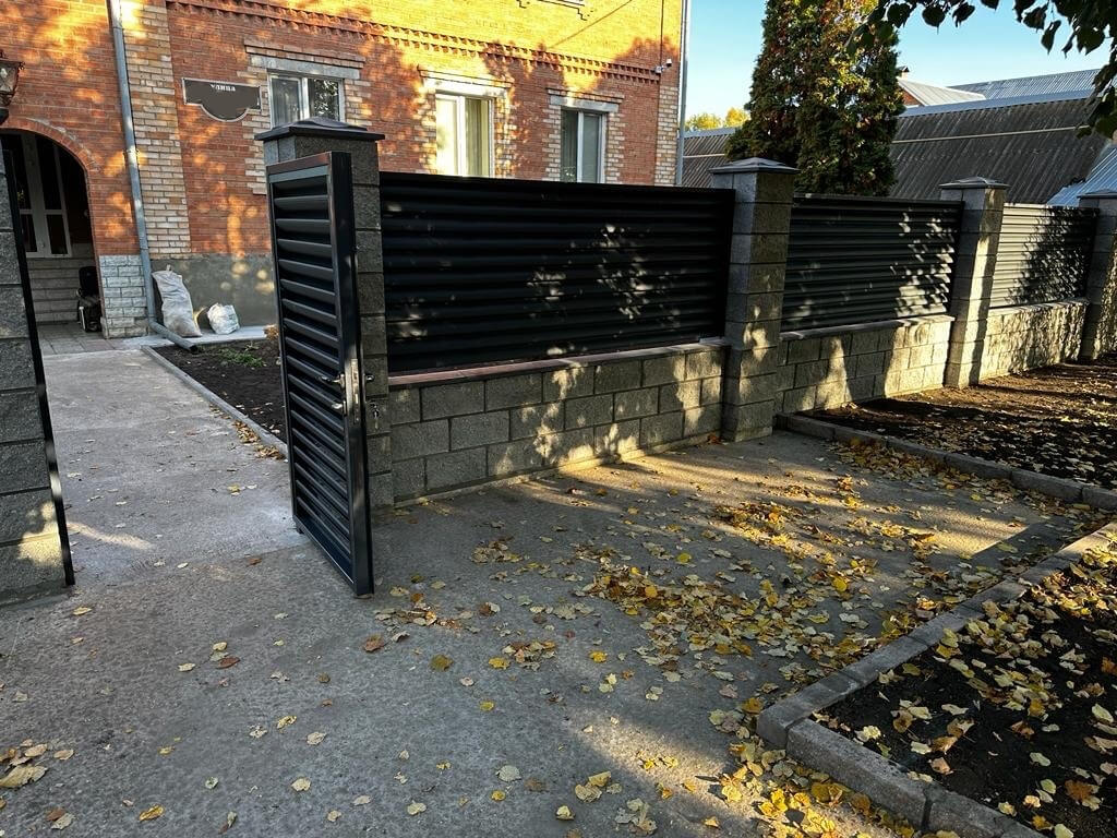 Забор-жалюзи 19м RAL7024/7024 Серый Графит двусторонний MATTE фото 5 в Сургуте