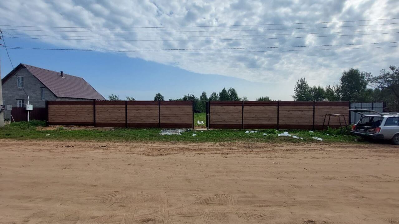 Забор из металлосайдинга Евро-Брус 34м Клен Светлый (SteelArt) + Темное Дерево (Printech) фото 3 в Сургуте