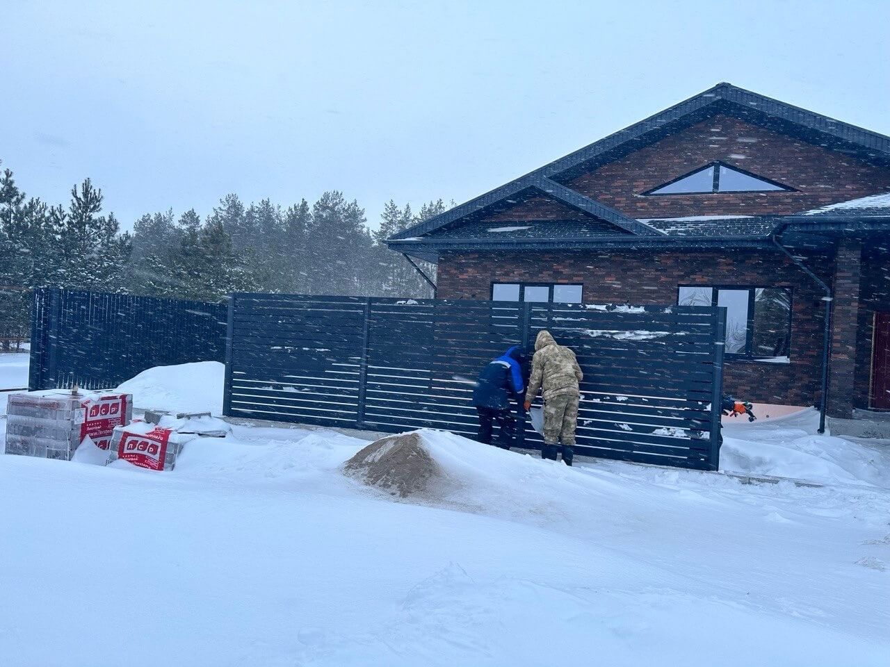 Забор-ранчо из металлопланкена 26м RAL7024 Серый Графит МАТТЕ фото 1 в Сургуте
