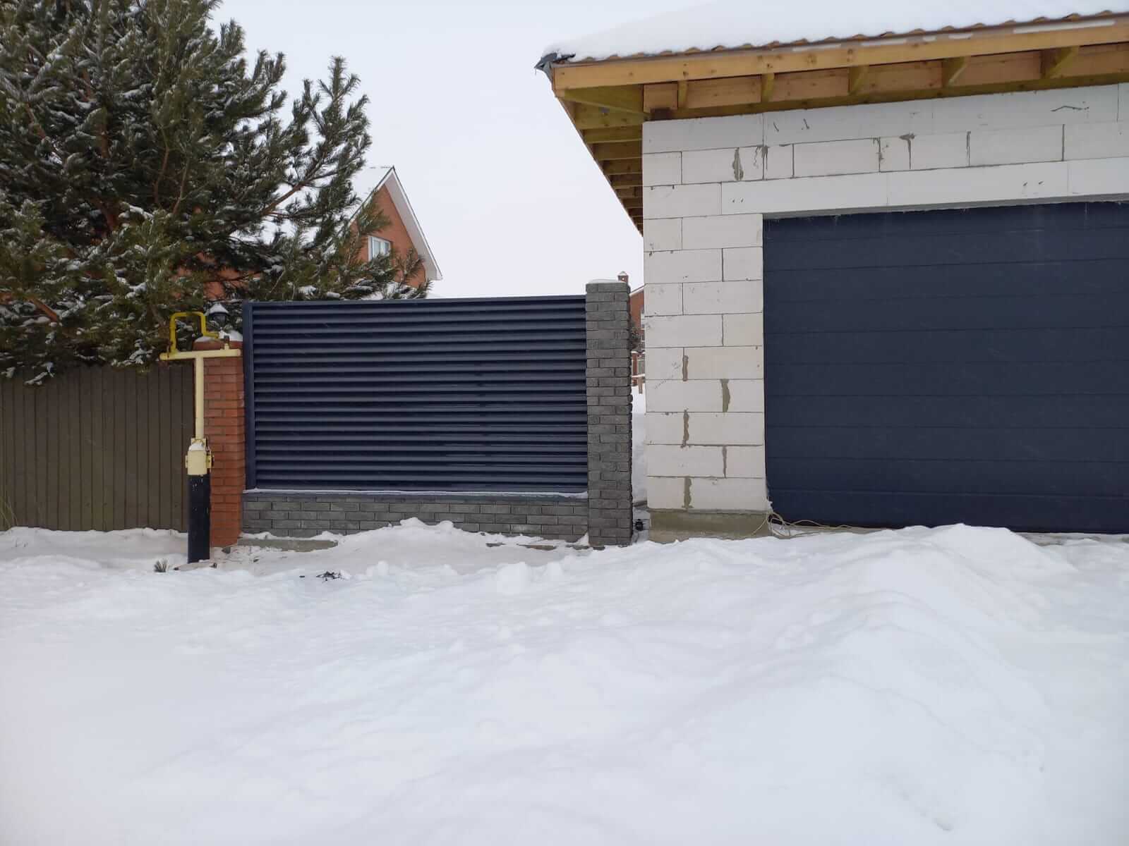 Забор из ламелей еврожалюзи 41м RAL7024/7024 Серый Графит двусторонний фото 1 в Сургуте