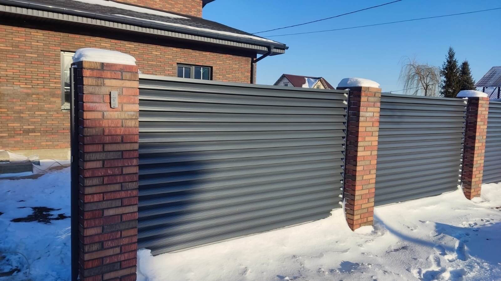 Забор-жалюзи с ламелями еврожалюзи 34м RAL7024/7024 Серый Графит двусторонний в Сургуте