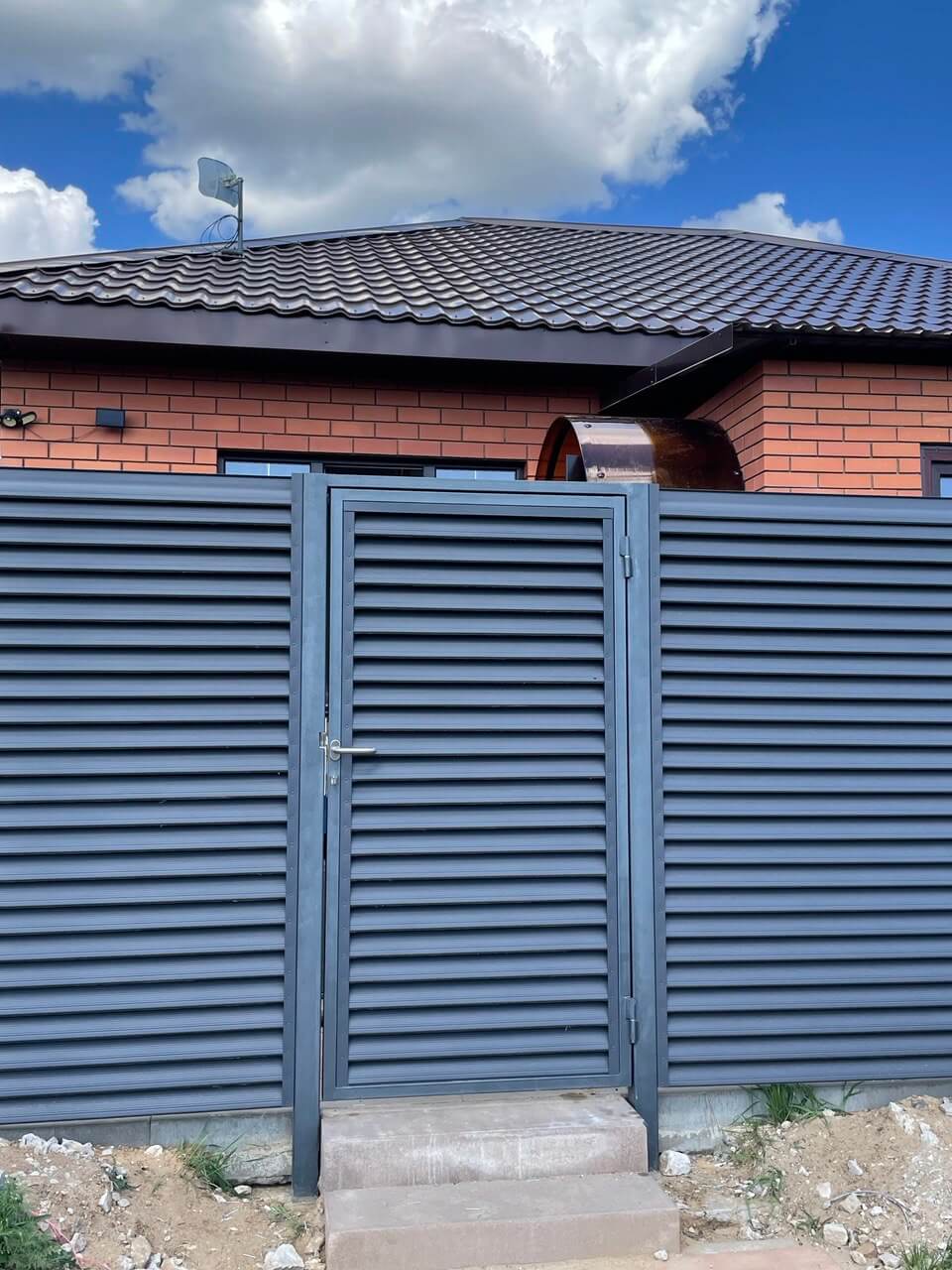 Забор из ламелей еврожалюзи 24м RAL7024 Серый Графит МАТТЕ фото 2 в Сургуте