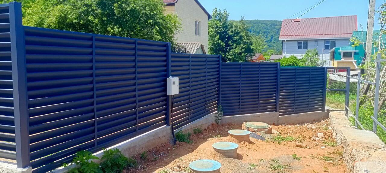 Забор-жалюзи из ламелей Еврожалюзи 53м RAL7024 Серый Графит МАТТЕ фото 2 в Сургуте