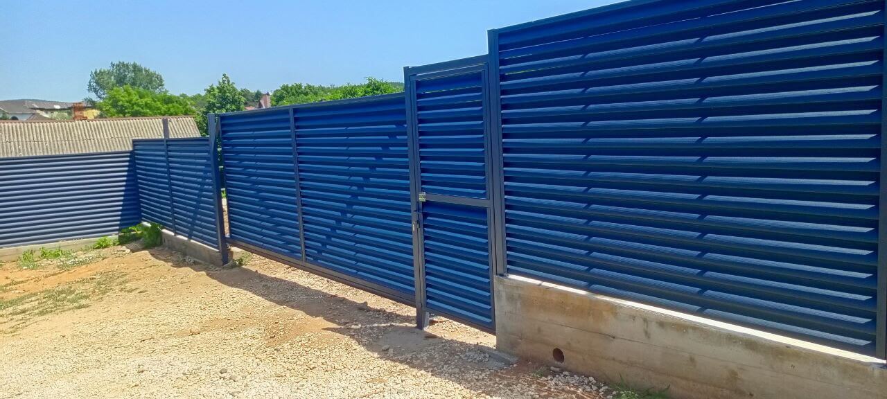 Забор-жалюзи из ламелей Еврожалюзи 53м RAL7024 Серый Графит МАТТЕ фото 15 в Сургуте