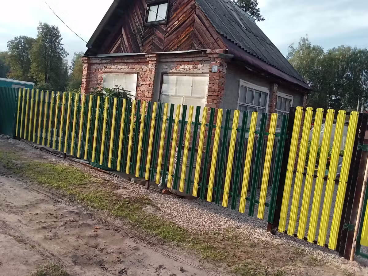 Забор из евроштакетника 13м RAL1018 Желтый фото 1 в Сургуте