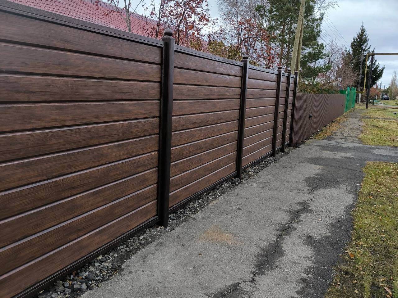 Забор из металлосайдинга Евро-Брус 46м Античное Дерево Принтек фото 1 в Сургуте