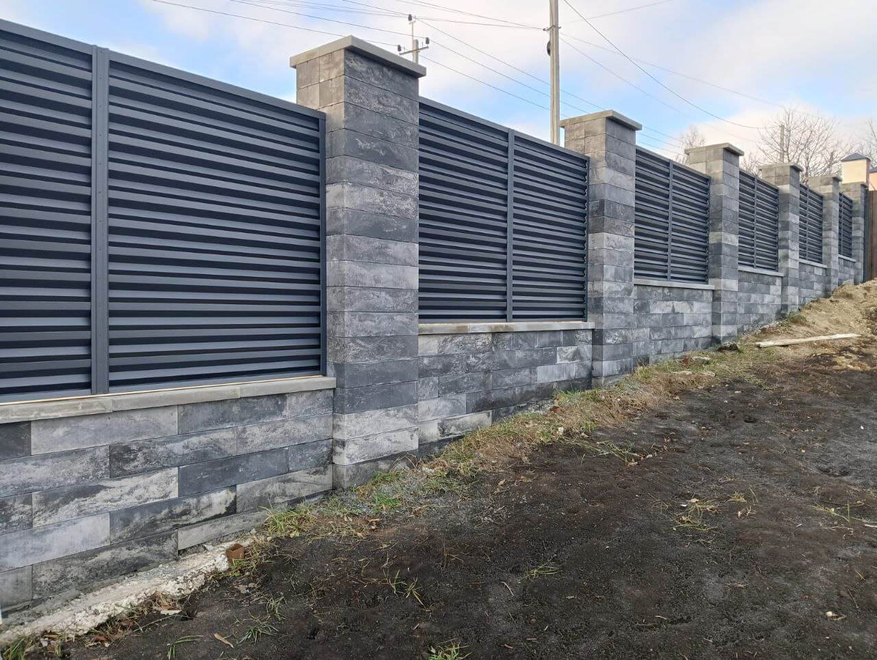 Забор-жалюзи из ламелей Елочка 72м RAL7024/7024 Серый Графит двусторонний МАТТЕ фото 4 в Сургуте