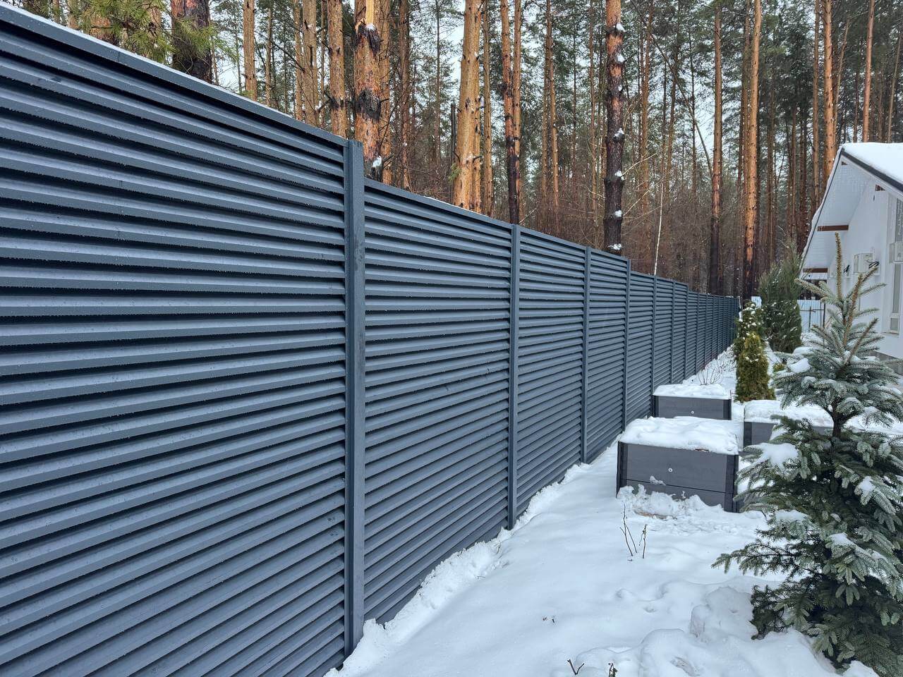 Забор-жалюзи из ламелей ЭКО-Z-US 54м RAL7024/7024 Серый Графит двусторонний МАТТЕ в Сургуте