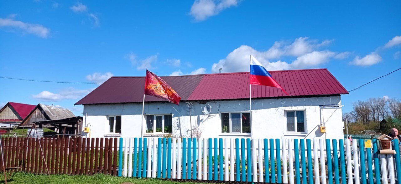Забор из евроштакетника 16м RAL5021 Морская Волна, RAL9003 Белый в Сургуте