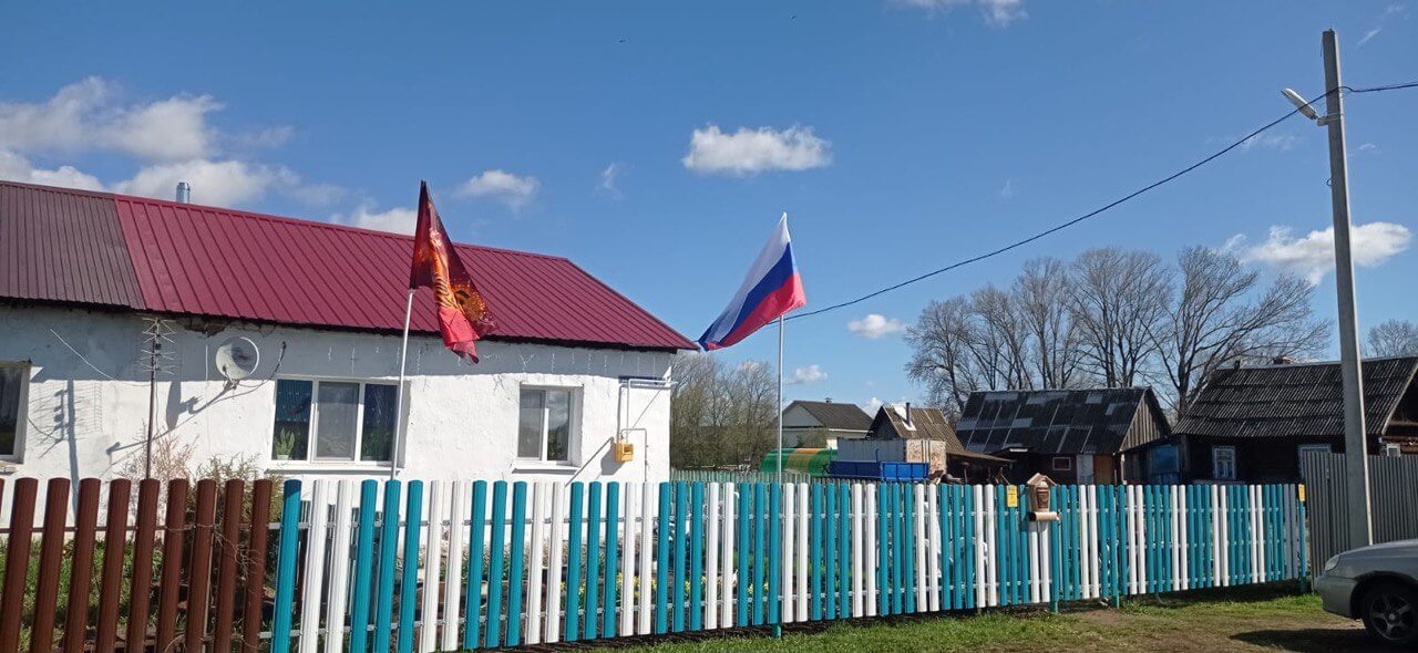 Забор из евроштакетника 16м RAL5021 Морская Волна, RAL9003 Белый фото 1 в Сургуте