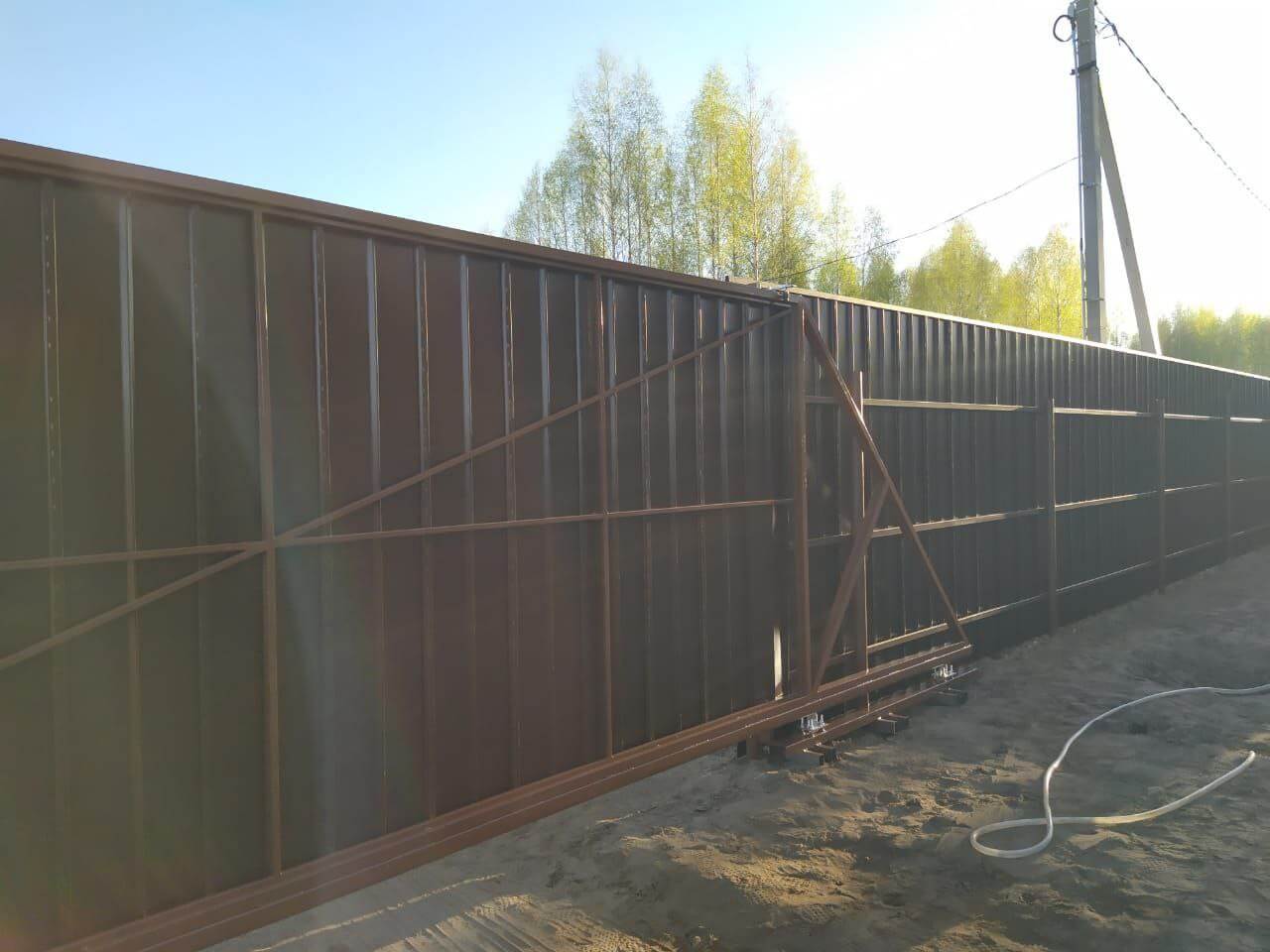 Забор из металлосайдинга ЕВРО-БРУС 25м Темный Каштан 3D Принтек фото 4 в Сургуте