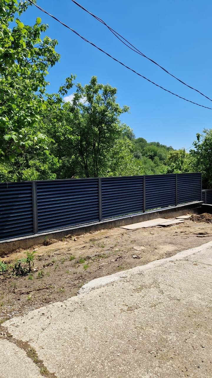Забор-жалюзи из ламелей еврожалюзи 23м RAL7024/7024 Серый Графит двусторонний МАТТЕ фото 2 в Сургуте