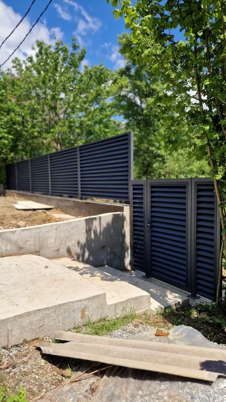 Забор-жалюзи из ламелей еврожалюзи 23м RAL7024/7024 Серый Графит двусторонний МАТТЕ фото 1 в Сургуте