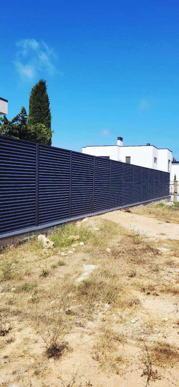 Забор-жалюзи 65м RAL7024/7024 Серый Графит МАТТЕ двусторонний фото 6 в Сургуте
