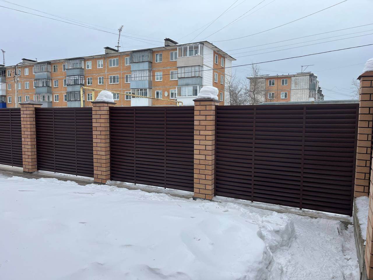 Забор-жалюзи из ламелей ЭКО-Z 87м RAL8017/8017 Шоколад двусторонний МАТТЕ фото 17 в Сургуте