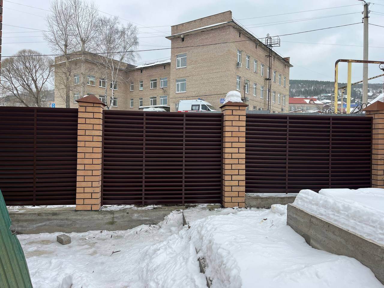 Забор-жалюзи из ламелей ЭКО-Z 87м RAL8017/8017 Шоколад двусторонний МАТТЕ фото 16 в Сургуте