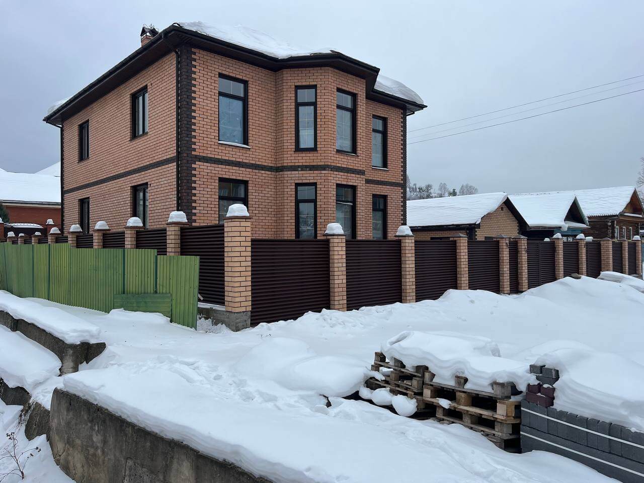 Забор-жалюзи из ламелей ЭКО-Z 87м RAL8017/8017 Шоколад двусторонний МАТТЕ фото 12 в Сургуте