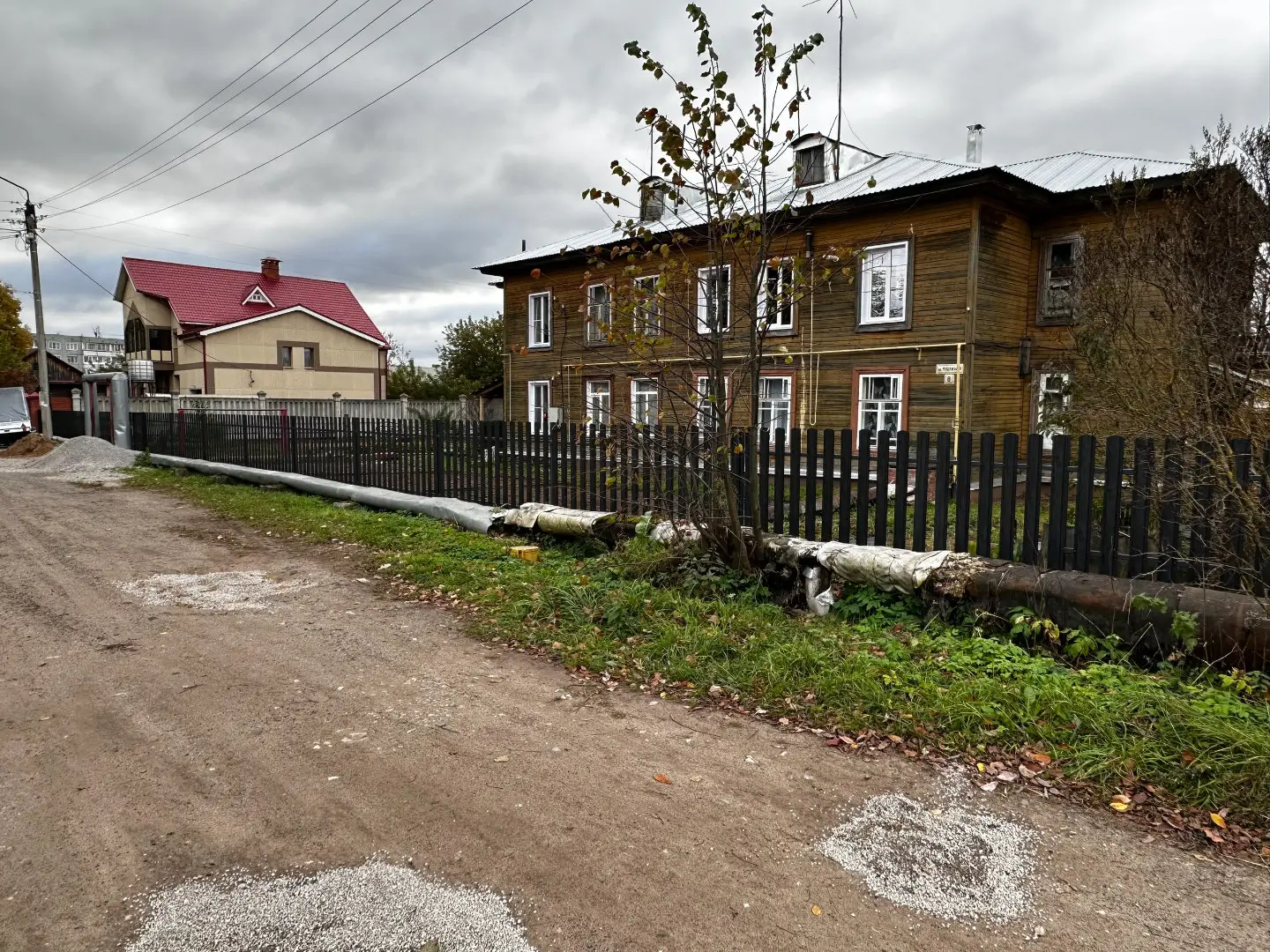 Забор из евроштакетника 63м Черное Дерево 3D Принтек фото 2 в Сургуте