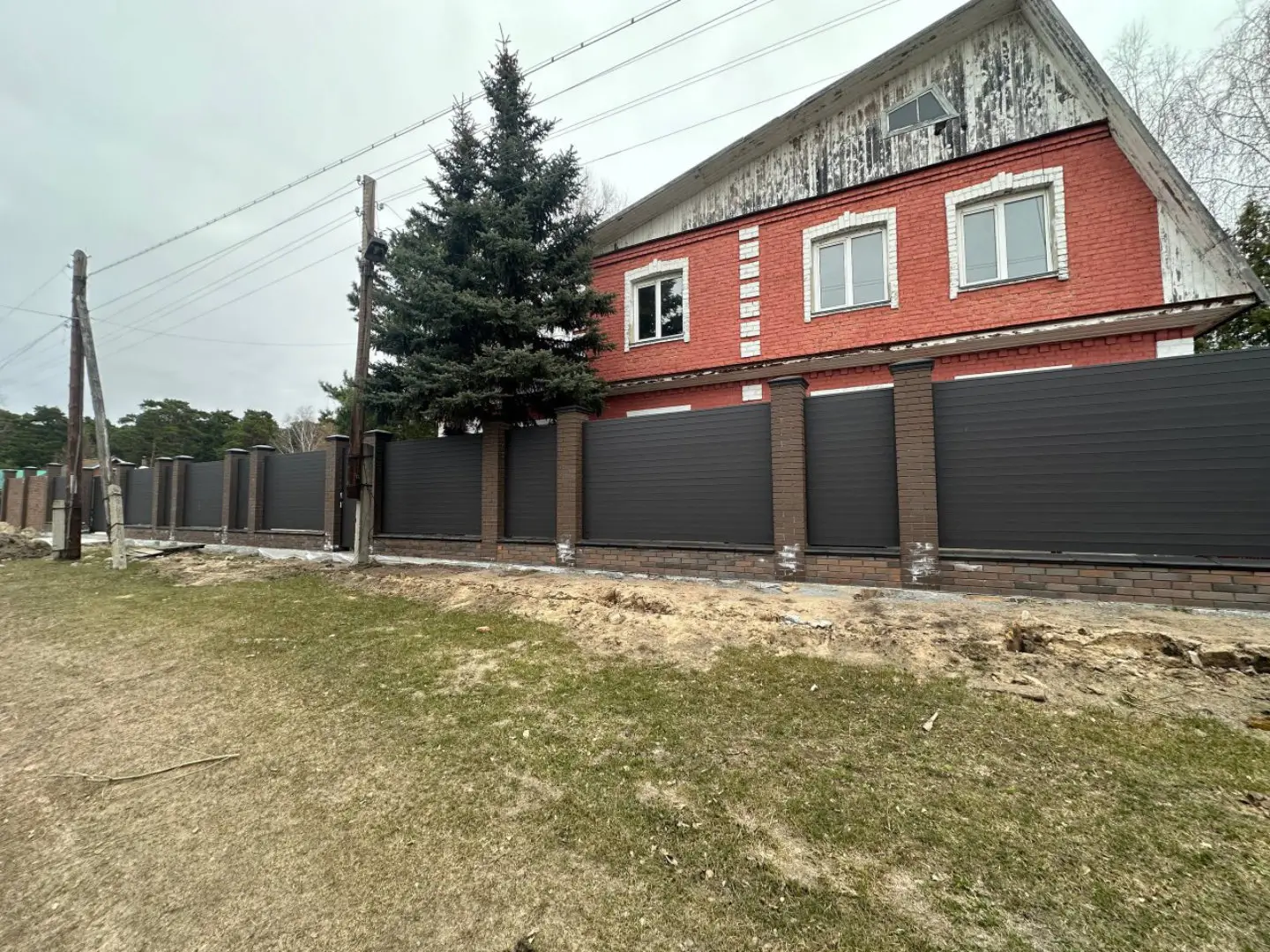 Забор-ранчо из металлического планкена 28м RAL8019 Темный Шоколад МАТТЕ фото 2 в Сургуте