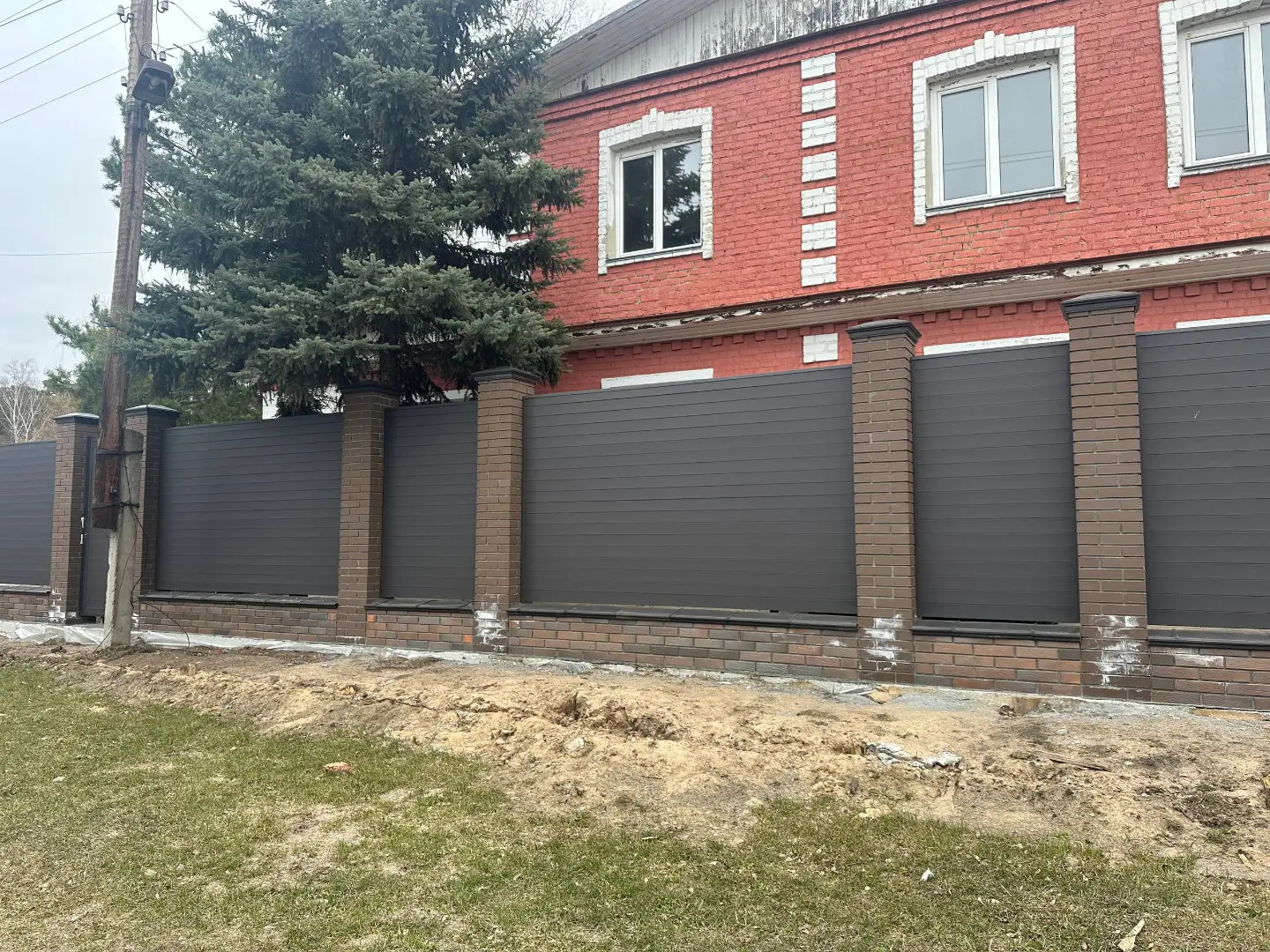 Забор-ранчо из металлического планкена 28м RAL8019 Темный Шоколад МАТТЕ в Сургуте