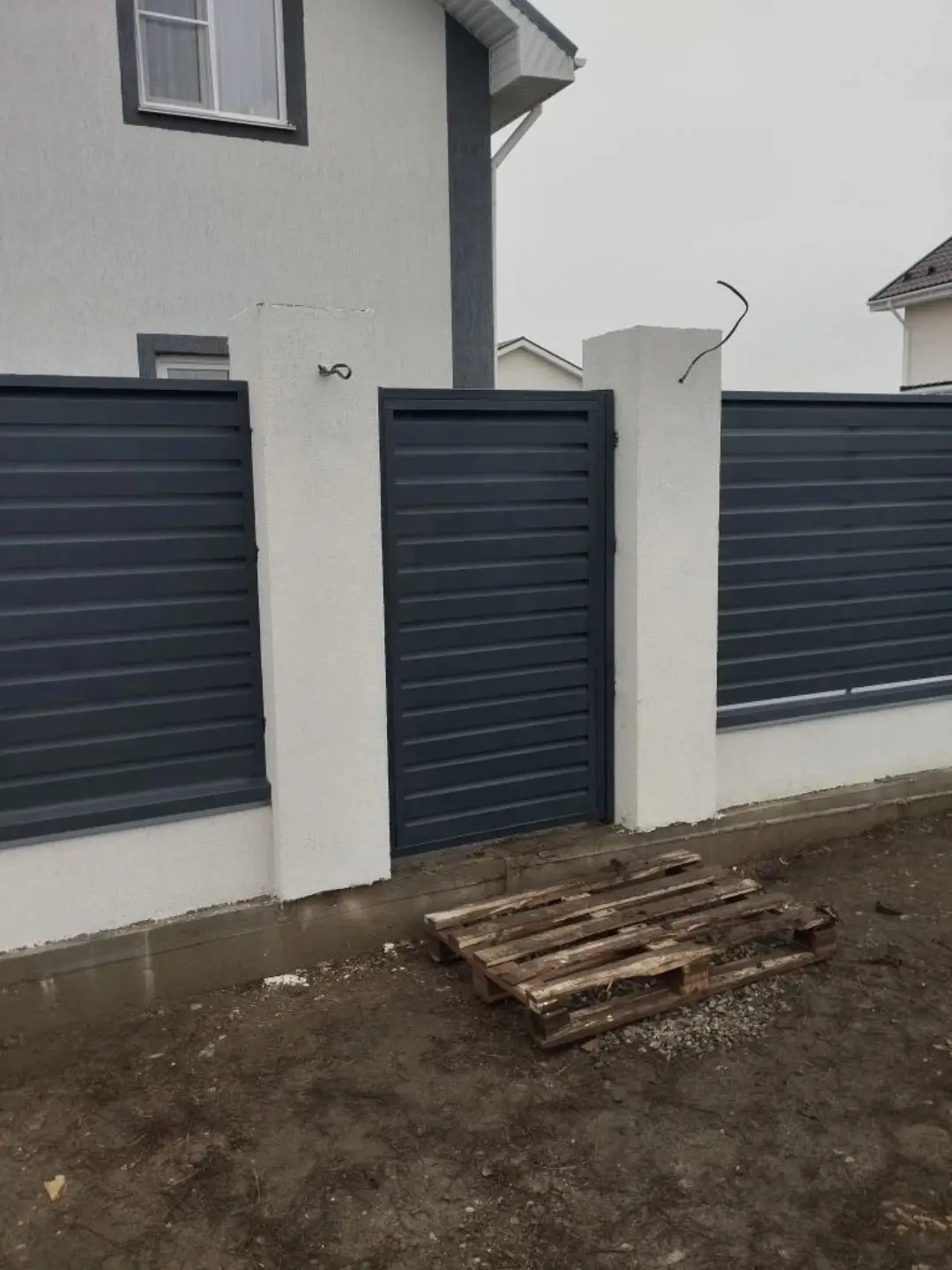 Забор-жалюзи из ламелей Хай-Тек 12м RAL7024 Серый Графит МАТТЕ фото 1 в Сургуте
