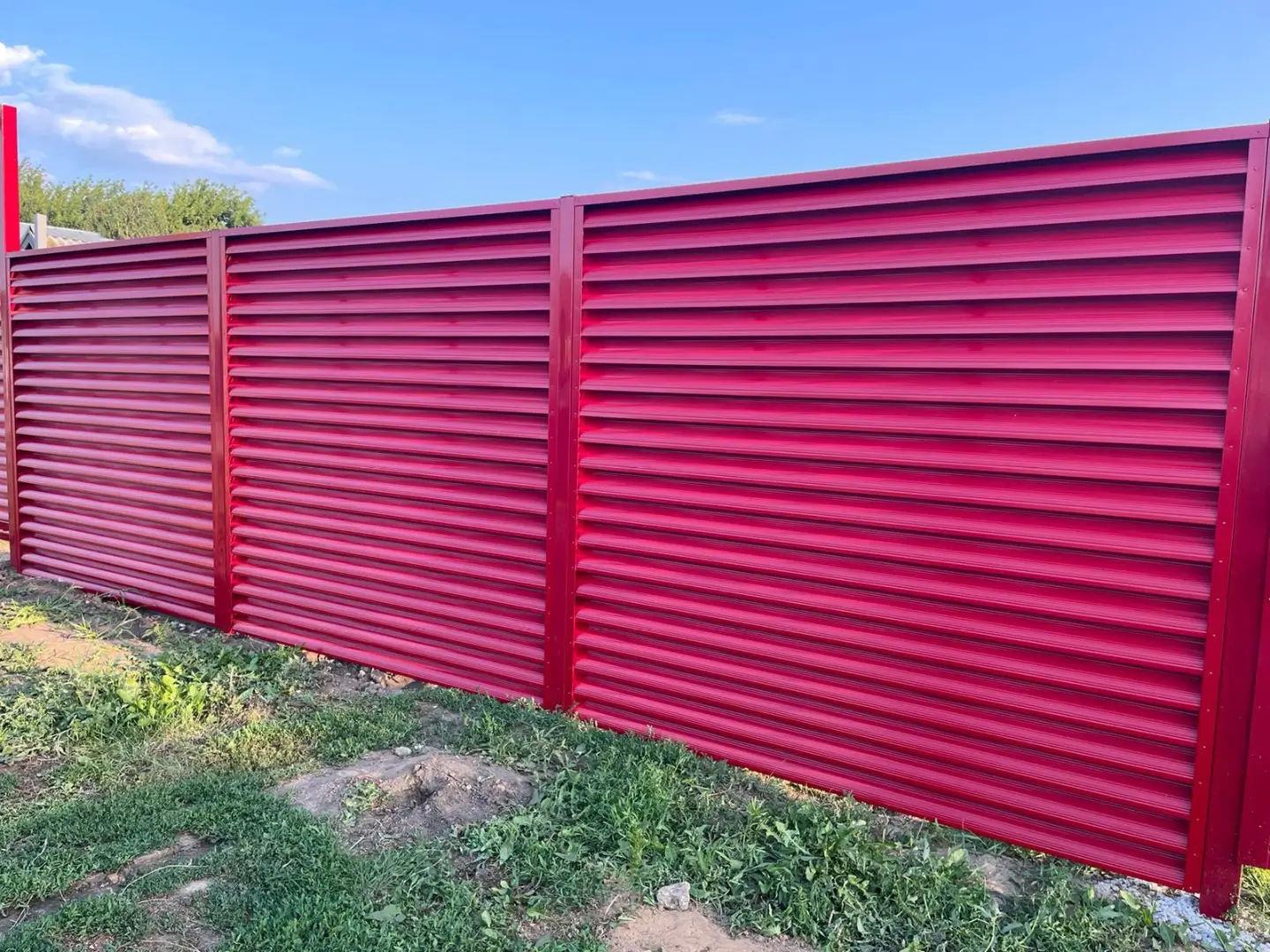 Забор-жалюзи из ламелей Еврожалюзи 24м RAL3003 Рубин фото 2 в Сургуте